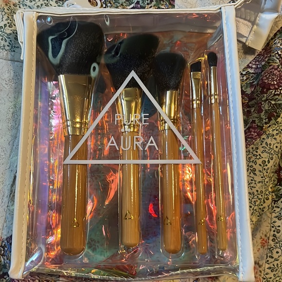 Pure Aura 5 Piece Wood and Gold Makeup Brushes - Picture 2 of 4
